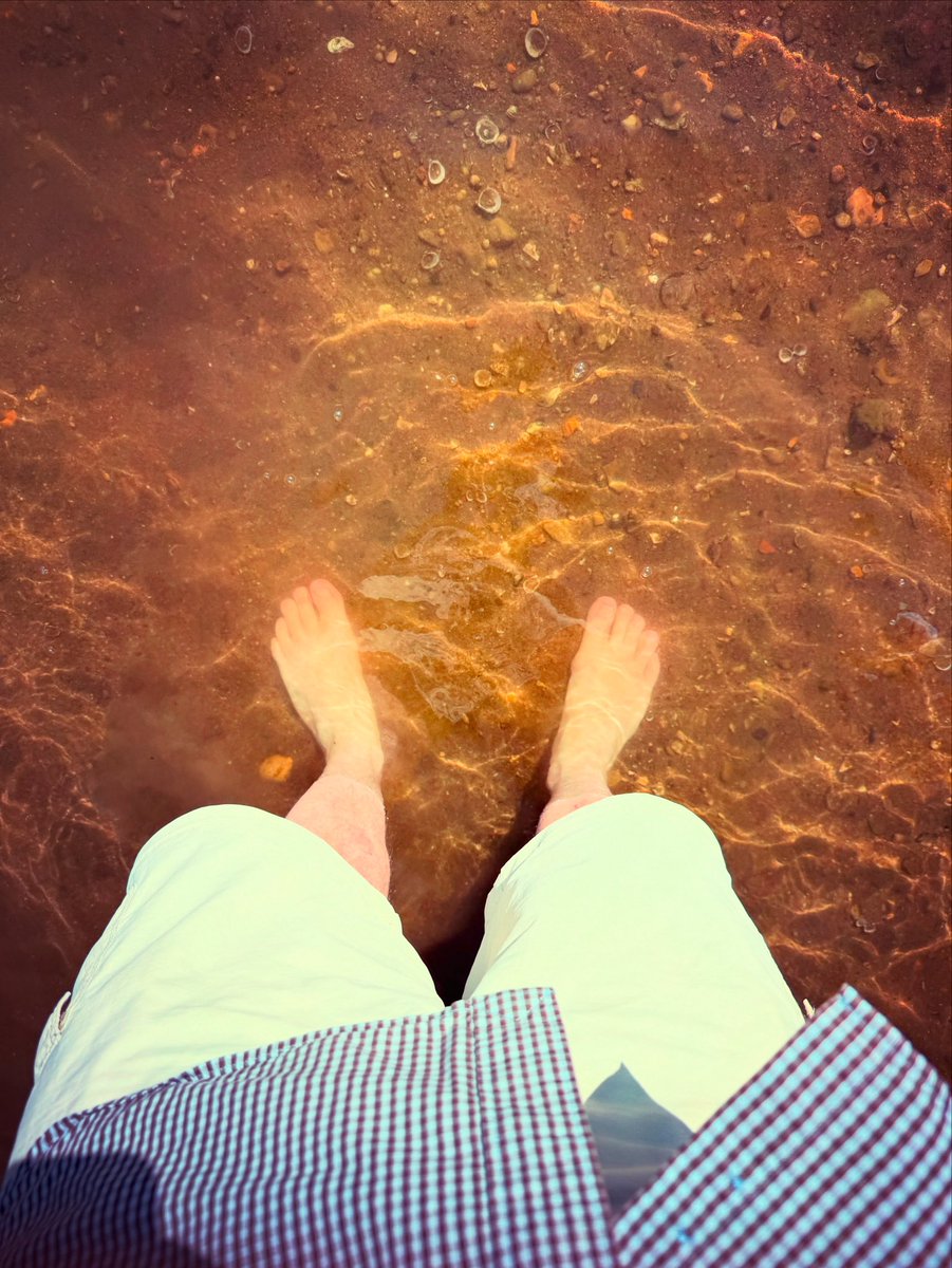 stefan_noir's tweet photo. „Des Menschen Seele gleicht dem Wasser…
„Des Menschen Seele gleicht dem Wasser:
Vom Himmel kommt es,
zum Himmel steigt es,
und wieder nieder zur Erde muss es,
ewig wechselnd.
…. “
(J. W. v. Goethe: Gesang der Geister über den Wassern)
#stefannoir #lesezone #dichterunddenker #goethe