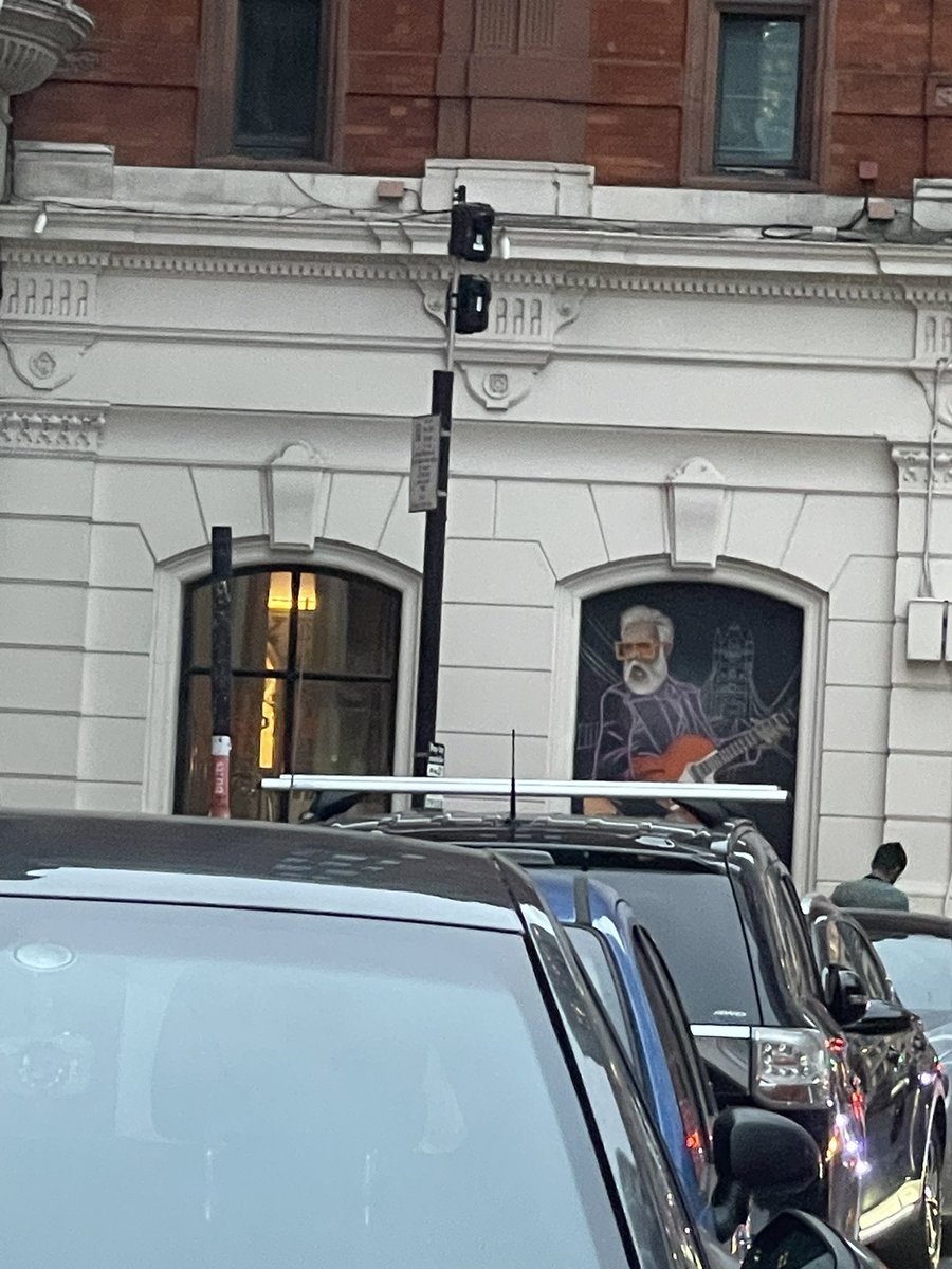 NoSurre28222159's tweet photo. Slippery cameras watching the rank on McLiver ??? https://t.co/6dWchm3jZ7