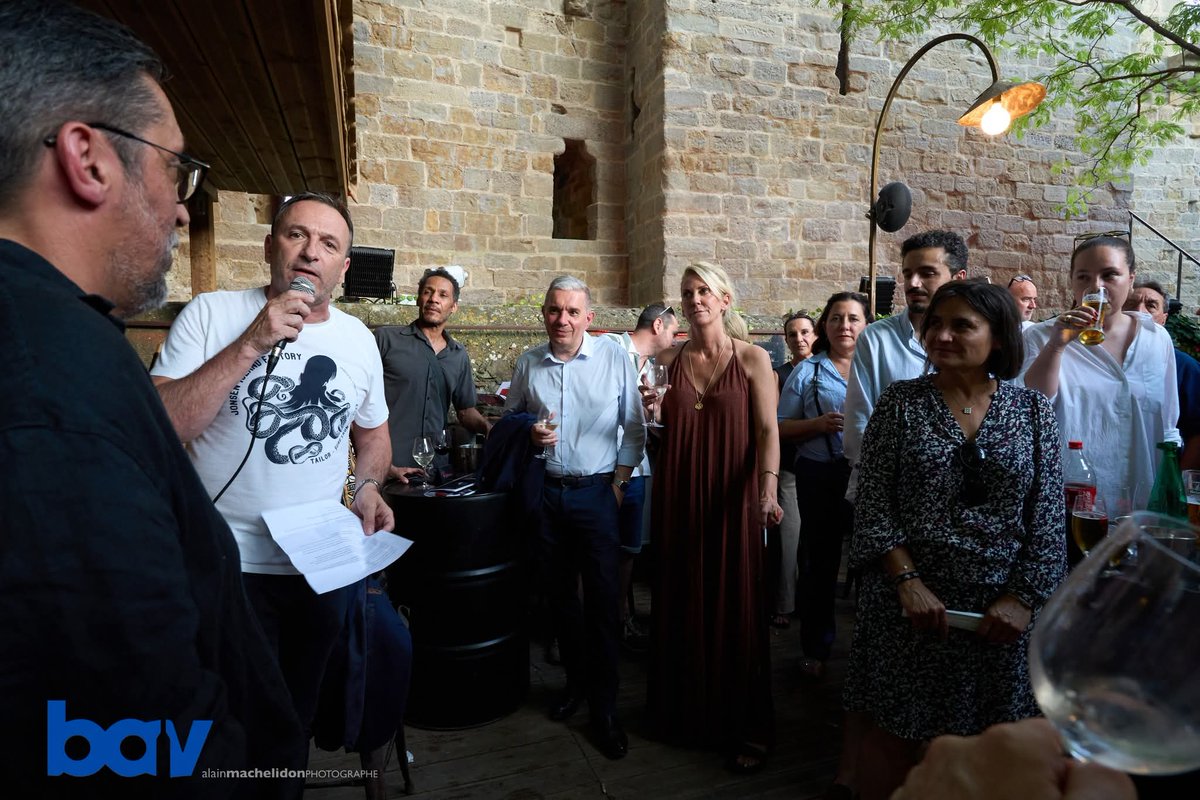 [Anniversaire]
Superbe soirée au #BaraVins dans la Cité Médiévale pour le vernissage de l'exposition "30 ans de musique électroniques à #Carcassonne". Avec en invités exceptionnels #ArielWiseman et #SoMe !
Merci à #AlainAndrieu pour cette invitation.