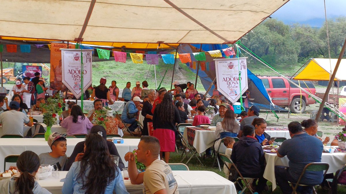 Tepanco de López esta de fiesta, hoy se vive y disfruta La Feria del Adobo 2025, donde miles de personas llegan a este municipio para degustar de este delicioso platillo, que forma parte de la tradición y gastronomía de este lugar 👌🏻👍🏻