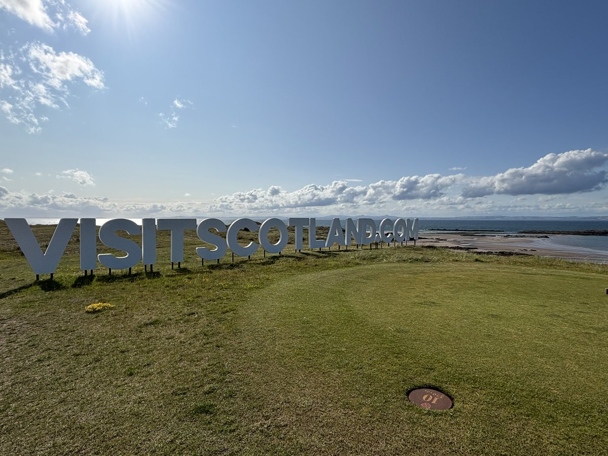 Day 22 of #30DaysWild - nice patches of vipers bugloss and birds foot trefoil which are good for #pollinators around the #RenaissanceGolfClub which we played today. Getting ready to welcome the world’s best in golf there in mid July. 

#wildflowers #wildflowerhour #scottishgolf