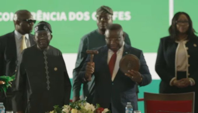 ECOWASdevparcel's tweet image. The President of Sierra Leone, Julius Maada Bio ,  is the new Chairman of #ECOWAS Authority of Heads of State and Government, he succeeds Nigeria&apos;s President Bola Tinubu who was elected in Guinea-Bissau in 2023