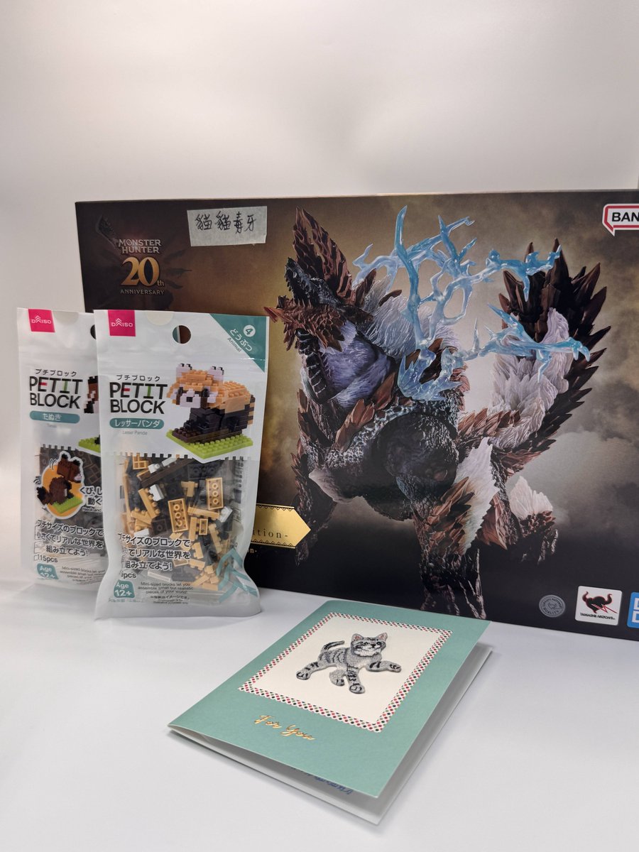 Fz1031cat's tweet photo. 其實原本要送阿雷大型積木的
後來想一想拚這個好像要很久還是放棄了(我也拚了8小時)
然後跟朋友逛街的時候看到了魔物獵人的模型
剛好阿雷前陣子有玩魔物就決定送這個了
小熊貓和狸貓是買卡片的時候發現的就順便買了

生日快樂 阿雷
希望妳每天快快樂樂
謝謝妳出現在我的生活

#生日狸物2025
#看這狸 https://t.co/MdeswtcFKk