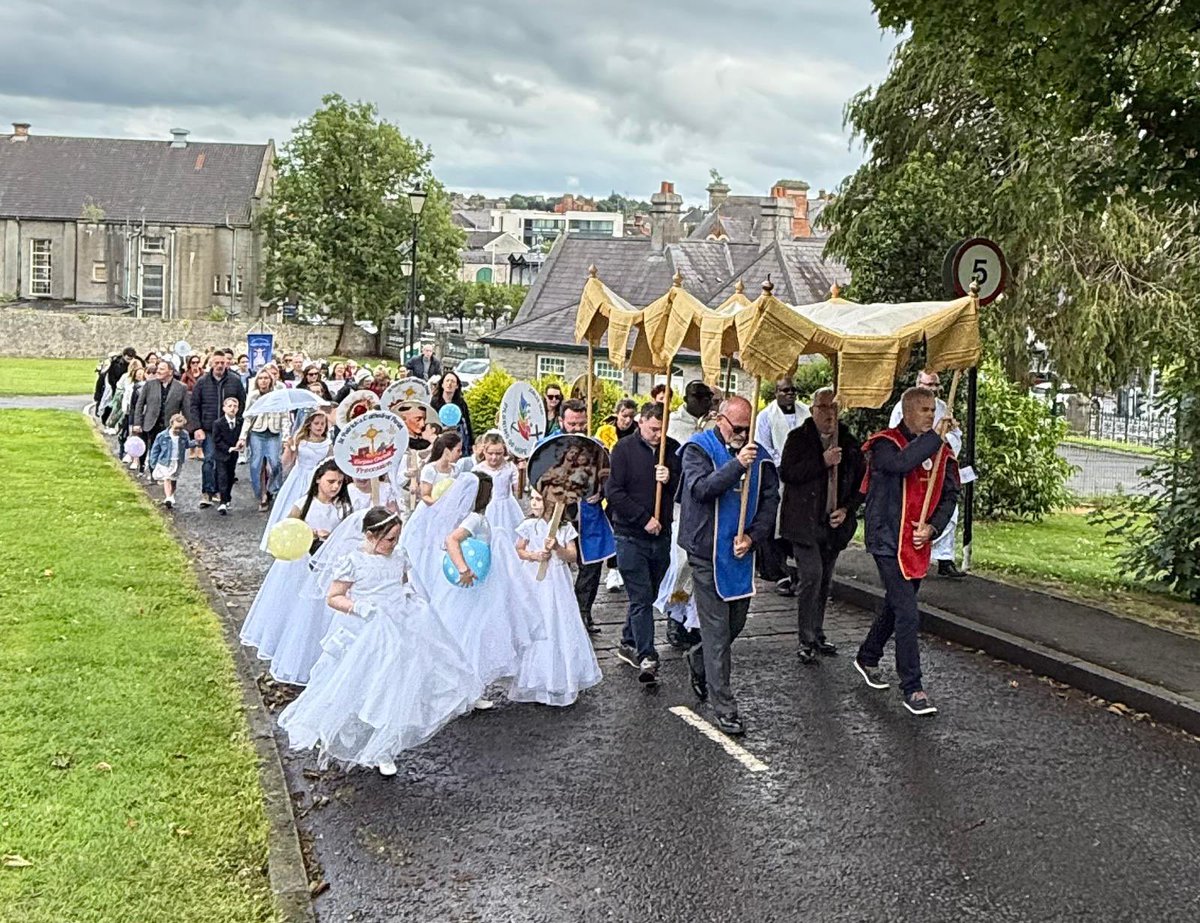 ArmaghParish's tweet image. A few more photos from our Corpus Christi procession as we united with @Pontifex & @ArchbishopEamon & @armaghpriest renewing our awareness of Jesus walking with us as we walk with Him