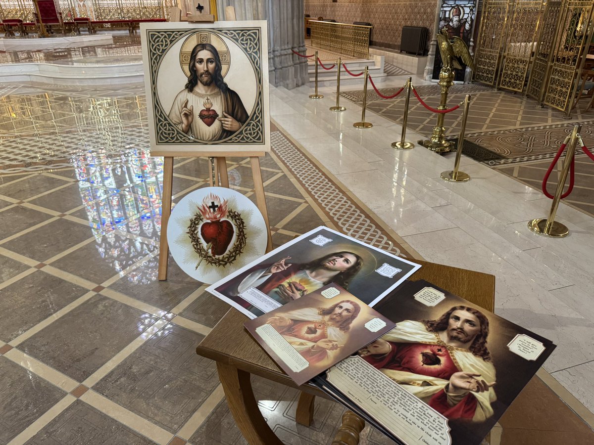 ArmaghParish's tweet image. A few more photos from our Corpus Christi procession as we united with @Pontifex & @ArchbishopEamon & @armaghpriest renewing our awareness of Jesus walking with us as we walk with Him