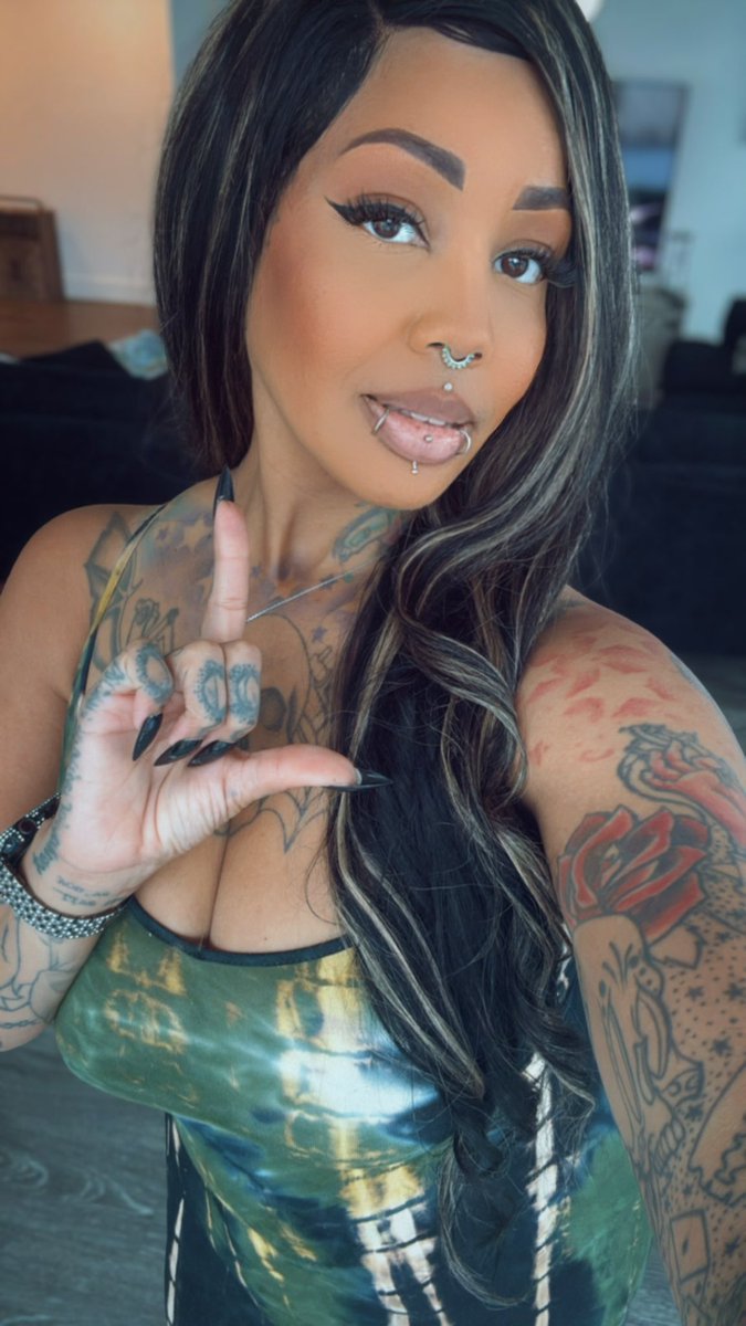 Sunday Worship is in service 🙇 How could you not kneel before a perfect Black Goddess like me? 

ᶠⁱⁿᵈᵒᵐ •ᶠᵉᵐᵈᵒᵐ • ᵇⁿʷᵒ • ᵉᵇᵒⁿʸᵍᵒᵈᵈᵉˢˢ • ˢᵖᵒⁱˡᵉᵈ • ᵇˡᵃᶜᵏᵍᵒᵈᵈᵉˢˢ• ᵖᵃʸᵖⁱᵍ • ʰᵘᵐᵃⁿᵃᵗᵐ