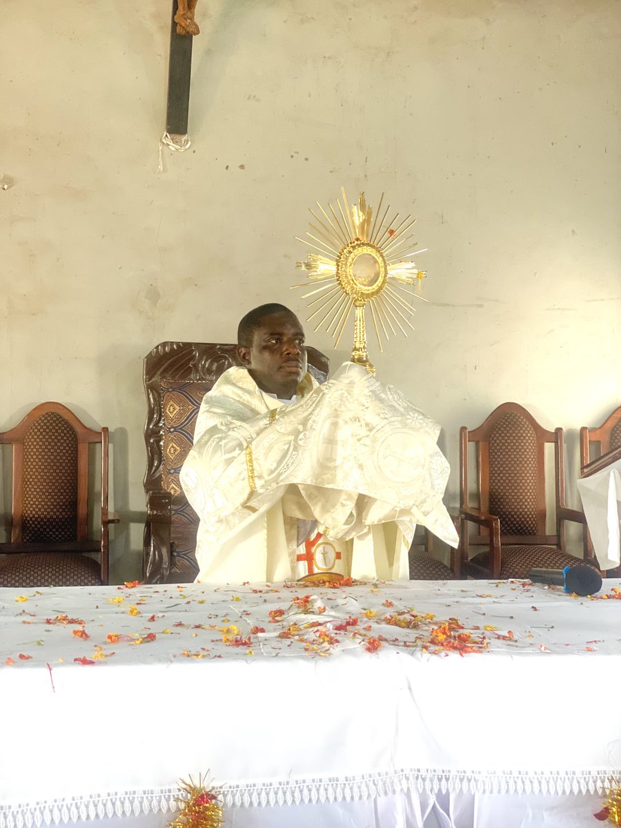 FrPeterAkomanyi's tweet image. #CatholicTwitter #CatholicX #CatholicChurch #CorpusChristi
#Eucharist
Today, we celebrate the center and goal of the Christian life, that is, the Solemnity of Corpus Christi - the Real Body and Blood of Christ. For it is in the Eucharist that we become one with God.
In this…