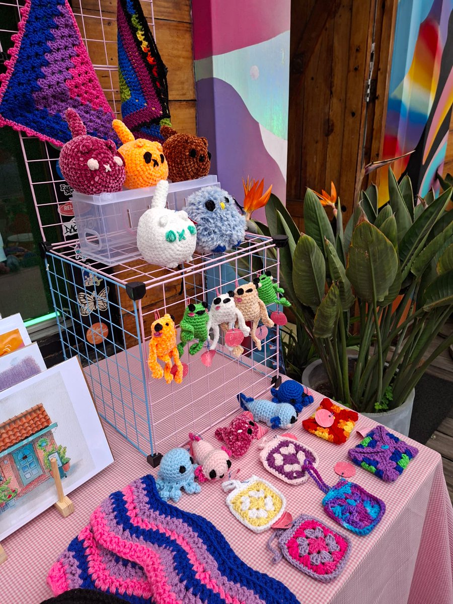 omnishambles92's tweet photo. ¿No tienes plan de domingo y quieres apoyar a artistas locales? Ven a Feria Espectro. 
¿Dónde? Calle Berlín 290, Miraflores
Referencia: a espaldas del Tip Top que no es Tip Top
¿Hora? Hasta las 9:00 p.m. de hoy 

Fotos: el arte de @trishhmakes 

¡Pasa la voz! https://t.co/pFyYHyNXhK