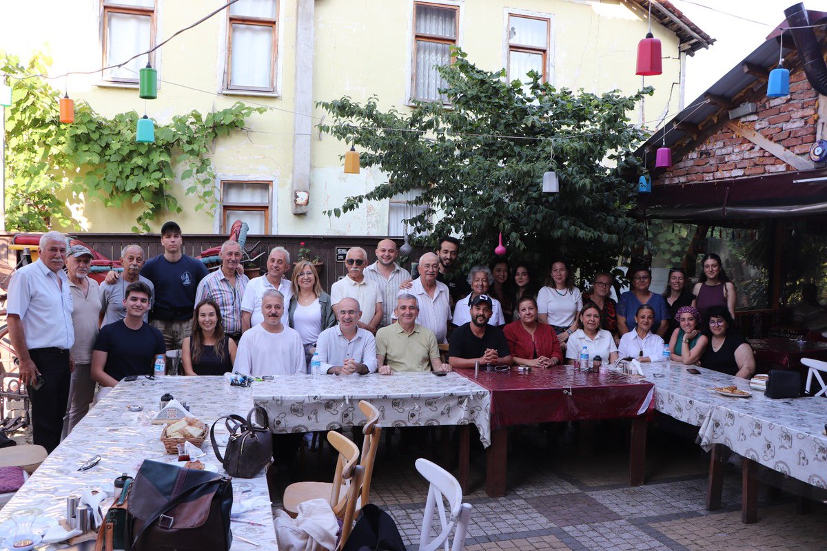 Yarım Kalan Hikaye, Akçakoca’da Tamamlandı
Yıllar önce Karadeniz kıyılarına vuran bir heykelle başlayan hikaye, Sen Ben Lenin galasıyla Akçakoca’da tamamlandı.
Müthiş bir geceydi. Katkınız ve içtenliğiniz için sonsuz teşekkürler.
Akçakoca sizi unutmayacak.
<a href="/tufandir/">Tufan Taştan</a> <a href="/yapimekifilm/">Yapım-eki</a>