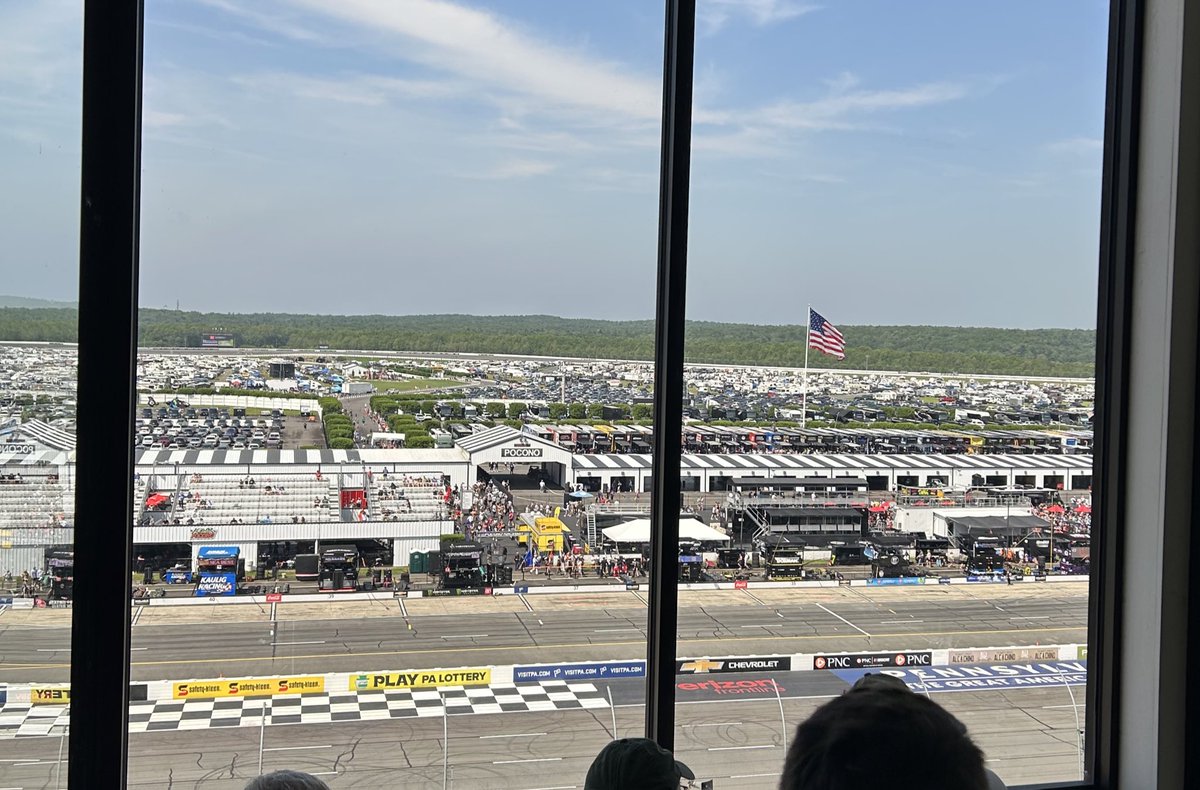 AmyKRadford's tweet photo. Finally race time @PoconoRaceway! https://t.co/BCXaEt3IiU
