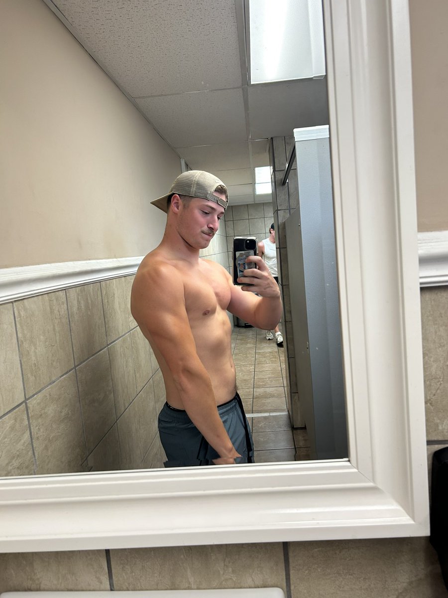 KoleyFloyd's tweet photo. Up to 215 pounds!! MLB https://t.co/3hLehWGEfD