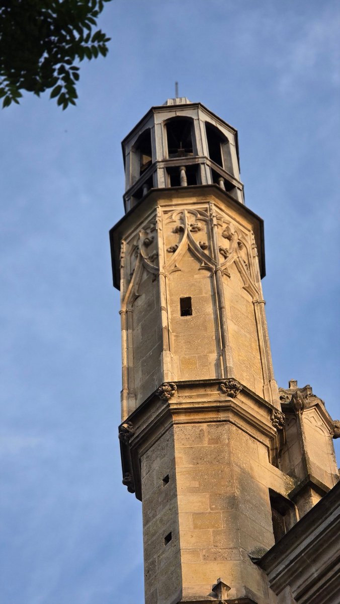 FrederiFerlicot's tweet image. Ce clocheton de l&apos;église Saint-Merry renferme la plus ancienne cloche de Paris (1331). 🛎