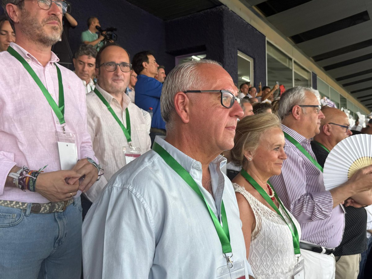 Junta Jaén (@jaenjunta) on Twitter photo Felicidades al Real Jaén, que vuelve a Segunda RFEF tras ganar al Atlético Central.
La viceconsejera de <a href="/saludand/">Consejería de Salud y Consumo</a>, <a href="/mlmoral/">María Luisa del Moral Leal</a>, el delegado del Gobierno, <a href="/Jesus_Estrella/">Jesús Estrella</a>, <a href="/Fjsolano76/">Francisco j. Solano</a>, <a href="/eggonzalez78/">Elenagg</a>, <a href="/ayalamendi/">Jose Ayala Mendieta</a> y <a href="/_mcontreras/">Miguel Contreras</a> han asistido al partido en el estadio de La Victoria. Felicidades al Real Jaén, que vuelve a Segunda RFEF tras ganar al Atlético Central.
La viceconsejera de <a href="/saludand/">Consejería de Salud y Consumo</a>, <a href="/mlmoral/">María Luisa del Moral Leal</a>, el delegado del Gobierno, <a href="/Jesus_Estrella/">Jesús Estrella</a>, <a href="/Fjsolano76/">Francisco j. Solano</a>, <a href="/eggonzalez78/">Elenagg</a>, <a href="/ayalamendi/">Jose Ayala Mendieta</a> y <a href="/_mcontreras/">Miguel Contreras</a> han asistido al partido en el estadio de La Victoria.