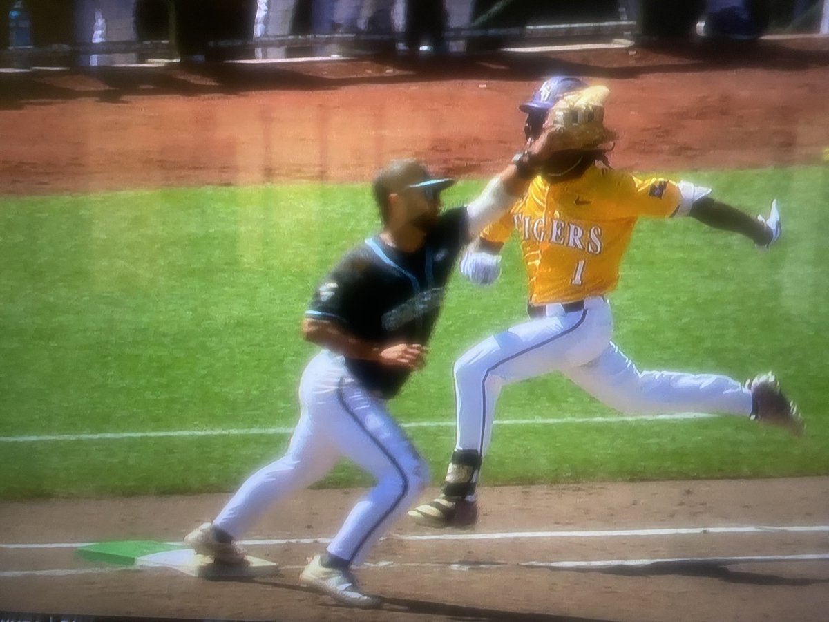 rlac17's tweet image. Well, I guess no one will say he was out of position when he made this horrible call. #CWS #LSU #CoastalCarolina