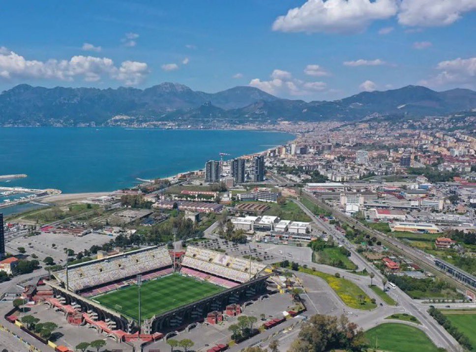 Salernitana v Sampdoria : play-out match suspended 

2-0 down on the night, (4-0 on aggregate) the Salernitana Ultras show their displeasure as they stare at relegation to Serie C