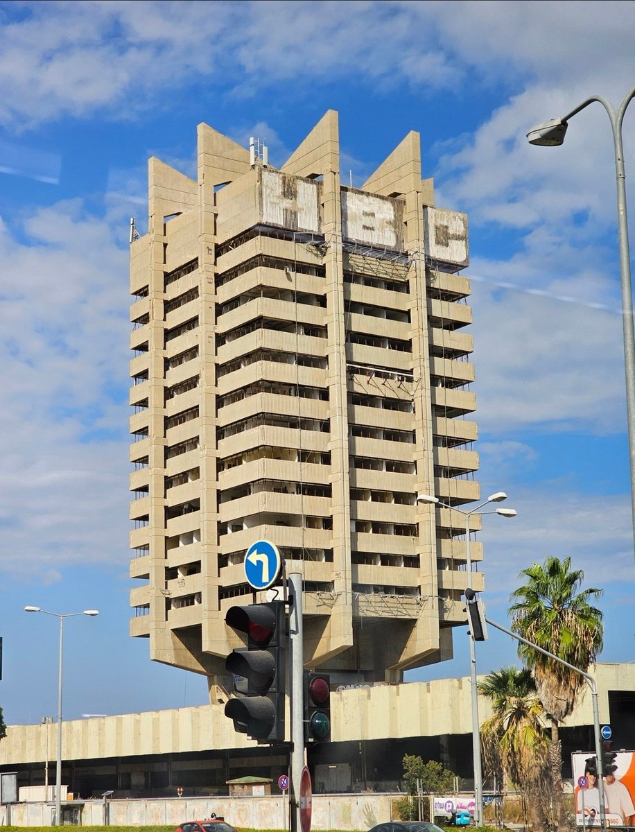 ofer_rubin's tweet image. There is a trend for Israel to aim Iranian missiles at "modern" architecture...😂