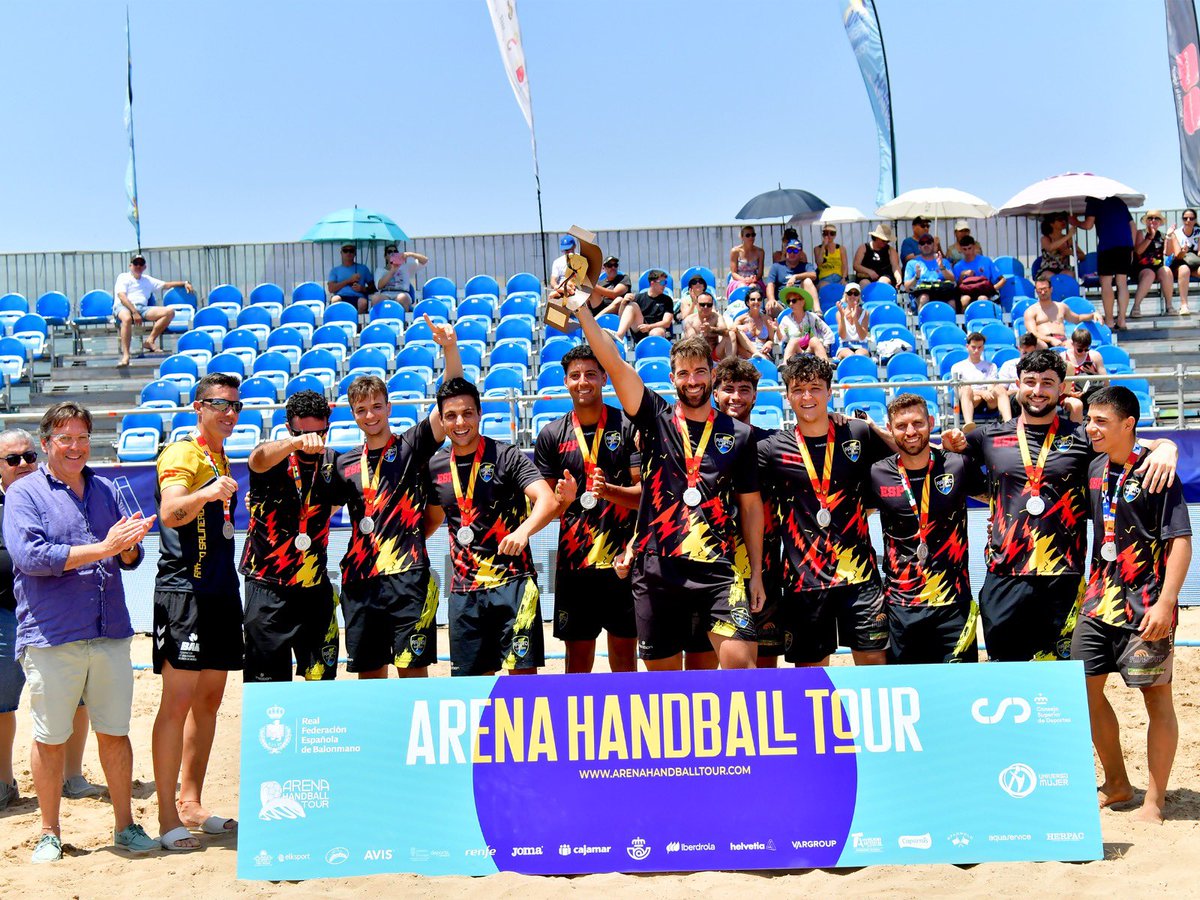 🏆#Master1000

🥇  <a href="/bmplayasevilla/">Bmplaya Sevilla</a> 

🥈 @cbmp_rayitosalinero

👉 El presidente de <a href="/FBMPA_oficial/">Federación de Balonmano del Principado de Asturias</a>, Juan Arribas, y el presidente de <a href="/fexbm/">Federación Extremeña de Balonmano</a>, Benito González, fueron los encargados de la entrega de trofeos 

#️⃣ #balonmanoplaya