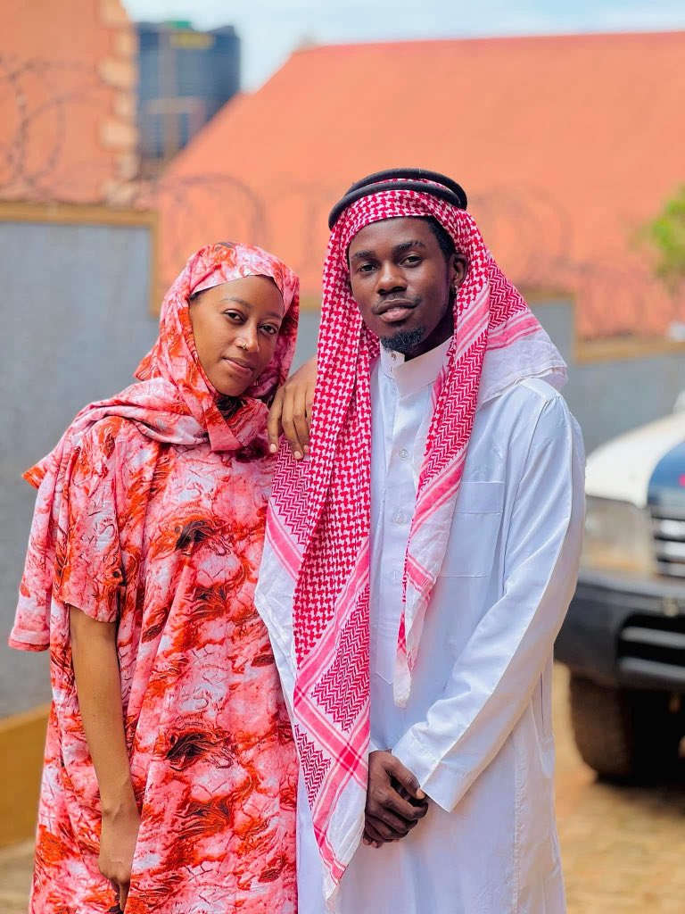 Tomdeeug2's tweet photo. What Moslem Names suit this couple? https://t.co/k9uSUeC88J