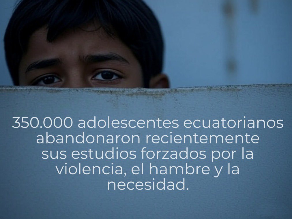 Ecuador_SAEP's tweet photo. 🔴 Más de 350,000 adolescentes han abandonado recientemente sus estudios en #Ecuador. La falta de oportunidades fomenta su vulnerabilidad. La verdadera solución está en garantizarles educación y futuro, no en juzgarlos como adultos. #ReclutadoresALaCárcel #AdolescentesAlColegio https://t.co/cgyzw3msTL