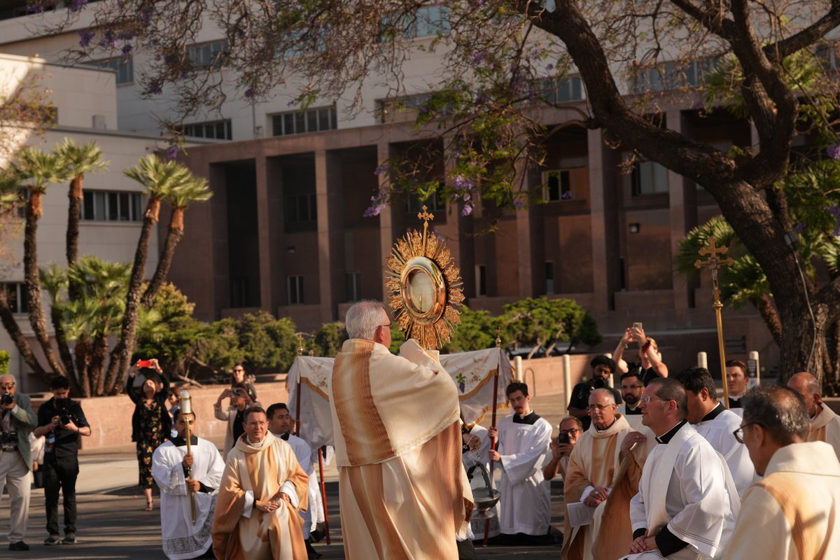 lacatholics's tweet image. Archbishop Gomez, together with Bishop Cozzens, head of the #NationalEucharisticRevival, and other bishops gathered to bless the city of #LosAngeles for peace, hope, and healing.