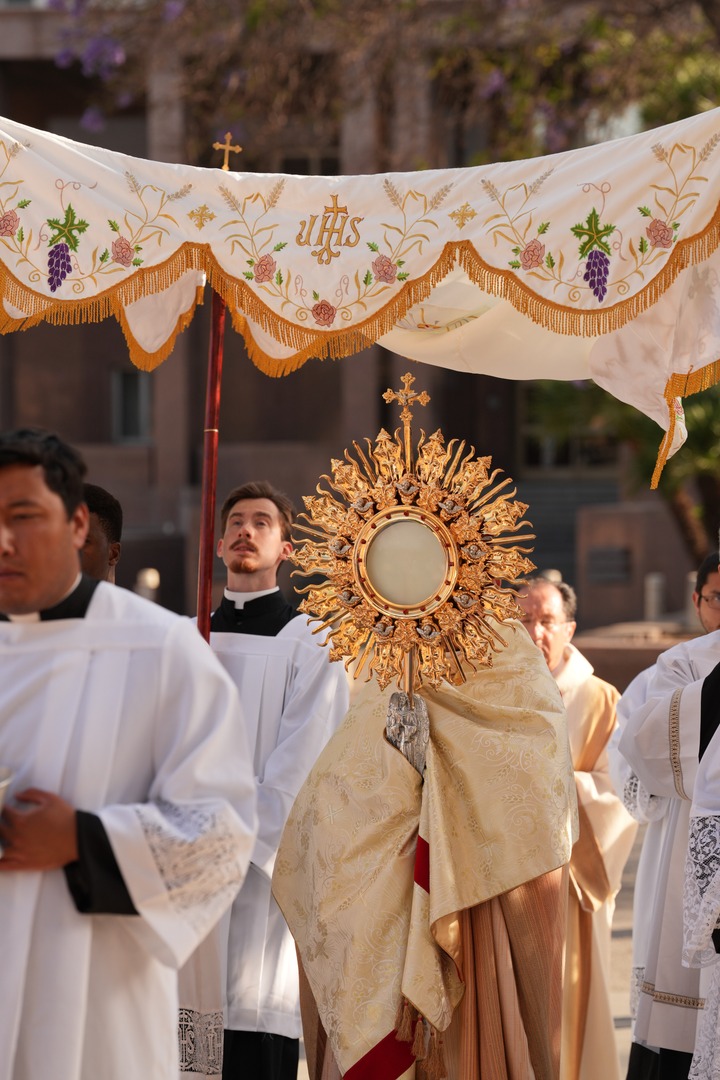 lacatholics's tweet image. Archbishop Gomez, together with Bishop Cozzens, head of the #NationalEucharisticRevival, and other bishops gathered to bless the city of #LosAngeles for peace, hope, and healing.