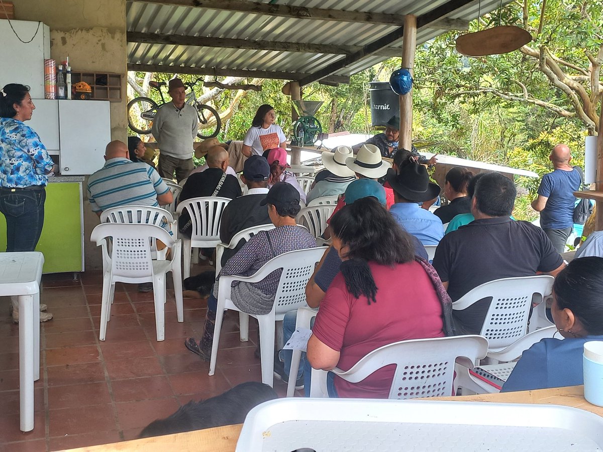 CesarJerezM's tweet photo. Hoy socializamos la Zona de Reserva Campesina de Gachalá en las veredas Palomas y Murca. Con la #ZRC y #ReformaAgraria se pueden solucionar los conflictos territoriales con la Hidroeléctrica del Guavio, las empresas mineras y el @ParquesColombia Chingaza. https://t.co/nhoEfWOv7r