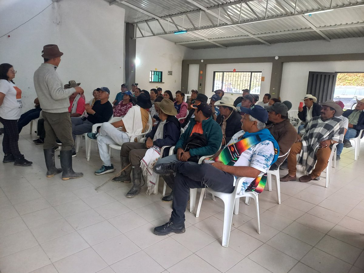 CesarJerezM's tweet photo. Hoy socializamos la Zona de Reserva Campesina de Gachalá en las veredas Palomas y Murca. Con la #ZRC y #ReformaAgraria se pueden solucionar los conflictos territoriales con la Hidroeléctrica del Guavio, las empresas mineras y el @ParquesColombia Chingaza. https://t.co/nhoEfWOv7r