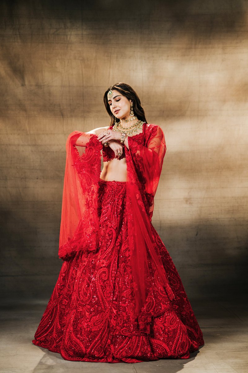 SalmanFC_com's tweet photo. Beautiful #SaraAliKhan wearing Seema Gujral's Red Paisley Lehenga Set.  @FilmyTandoor

Outfit : #SeemaGujralDesign
Styling : #TanyaGhavri 
#FilmyTandoor https://t.co/xcQExksBNS
