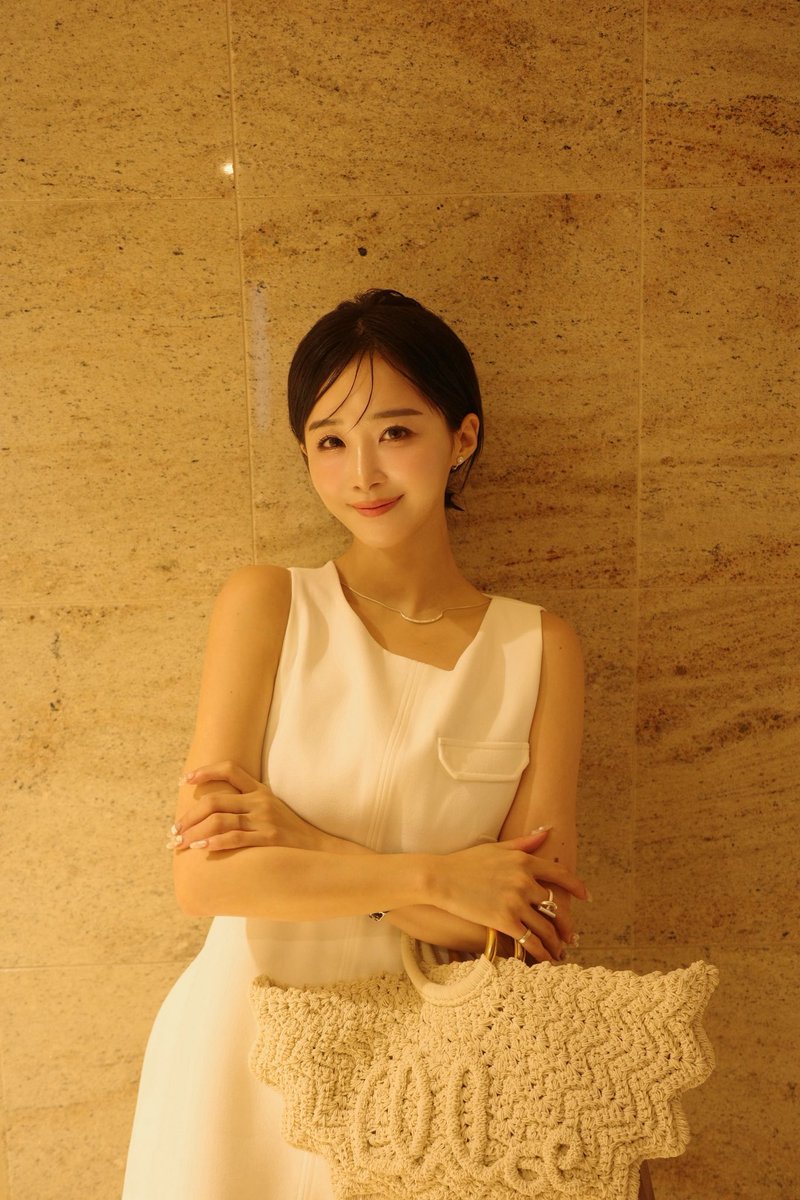 kyuui_misato's tweet image. 【韓国肌管理レポ🇰🇷】
約半年ぶりに #ラミチェ皮膚科 に行ってきました🕊️✨通いだしてもう6回目なんだけど、半年ぶりの肌管理だったのでドキドキ。
今回も先生にお任せ。♡♡
✔︎ #エクセルブイ
✔︎ #オリジオ
✔︎ #インモード
✔︎ #レブライト
✔︎ #BBL
↑今回のメニューです📝…