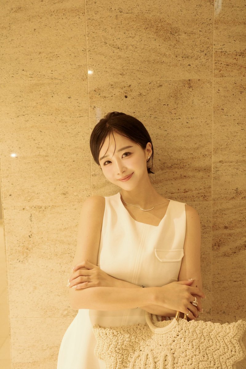 kyuui_misato's tweet image. 【韓国肌管理レポ🇰🇷】
約半年ぶりに #ラミチェ皮膚科 に行ってきました🕊️✨通いだしてもう6回目なんだけど、半年ぶりの肌管理だったのでドキドキ。
今回も先生にお任せ。♡♡
✔︎ #エクセルブイ
✔︎ #オリジオ
✔︎ #インモード
✔︎ #レブライト
✔︎ #BBL
↑今回のメニューです📝…