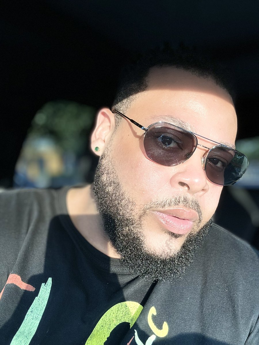 HumbleHero_90's tweet photo. Pizza, a good drink, and riverside views—Sunday Funday done right 🍕🍹🌊 #EasyLikeSunday https://t.co/dTVsEnefAM