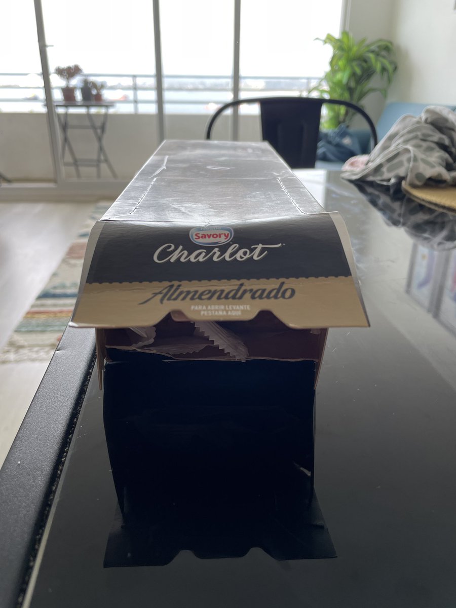 nnneve's tweet photo. @SavoryChile con mucha ilusión compré un almendrado hoy. al llegar a casa la sorpresa fue muy triste al encontrar esto. la caja nisiquiera estaba dañada para poder sospechar las malas condiciones en que estaría el helado. exijo justicia https://t.co/SLSCPnVs2g
