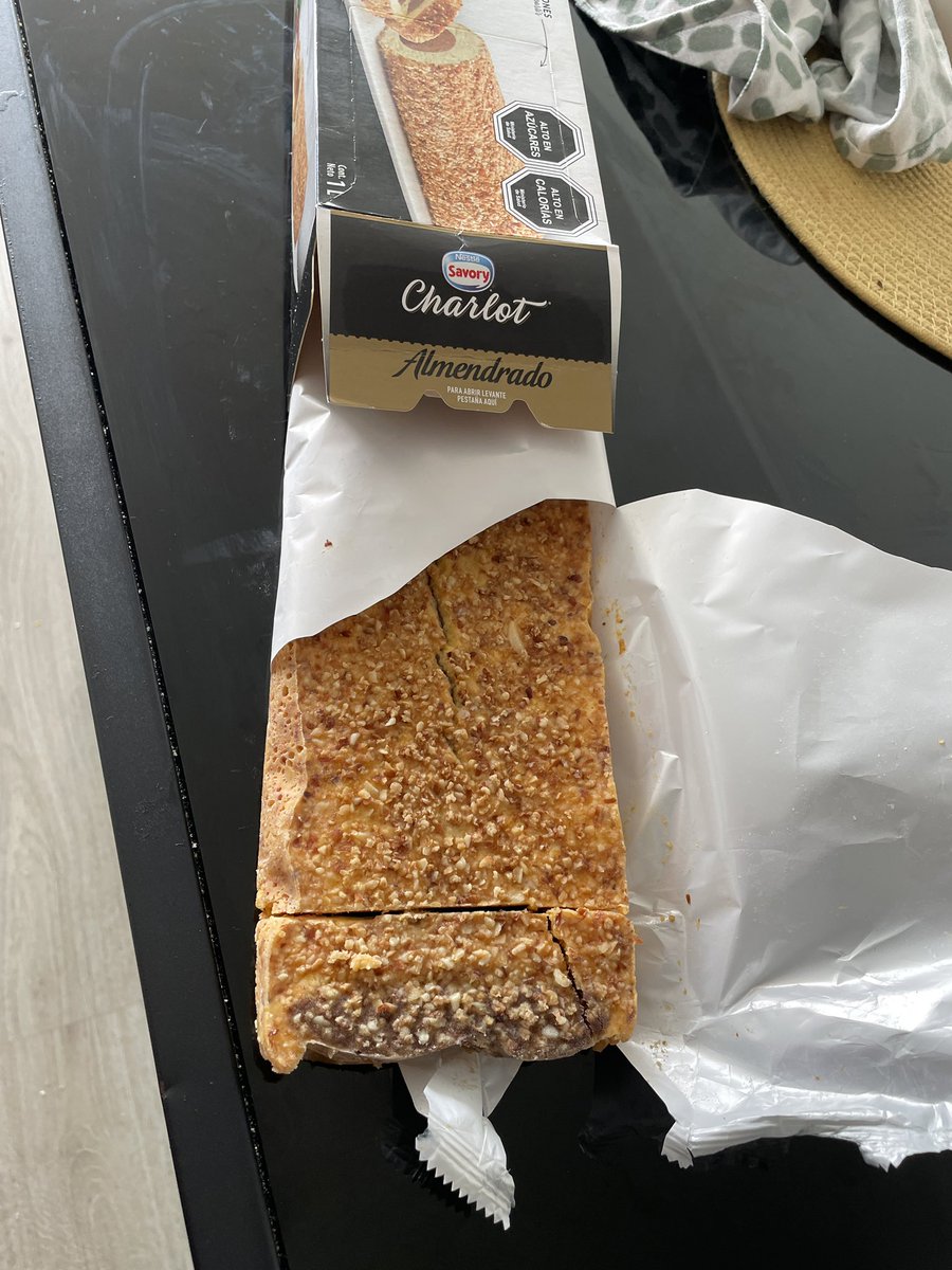 nnneve's tweet photo. @SavoryChile con mucha ilusión compré un almendrado hoy. al llegar a casa la sorpresa fue muy triste al encontrar esto. la caja nisiquiera estaba dañada para poder sospechar las malas condiciones en que estaría el helado. exijo justicia https://t.co/SLSCPnVs2g
