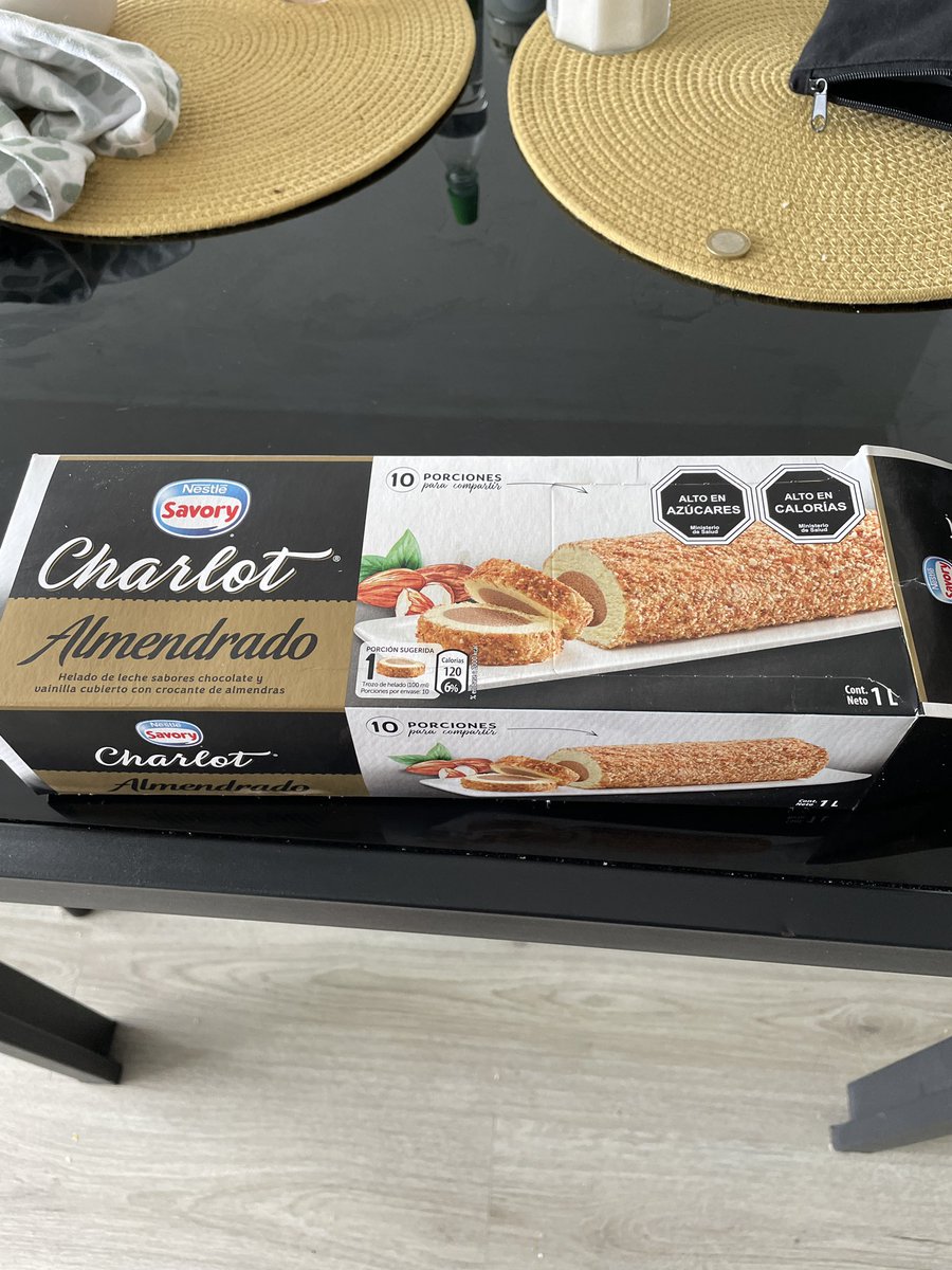 nnneve's tweet photo. @SavoryChile con mucha ilusión compré un almendrado hoy. al llegar a casa la sorpresa fue muy triste al encontrar esto. la caja nisiquiera estaba dañada para poder sospechar las malas condiciones en que estaría el helado. exijo justicia https://t.co/SLSCPnVs2g