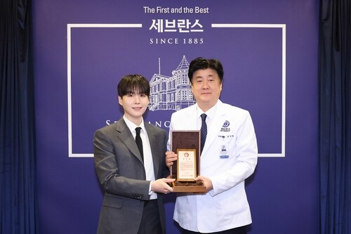 kvibe_yonhap's tweet photo. BTS' Suga Donates Record 5 Billion Won to Severance Hospital to Establish Autism Treatment
#BTS #Suga #donation #autism_center #MinYoonGi #hospital @bts_bighit @BTS_jp_official @BTS_ARMY @bts_love_myself @INTHESEOM_BTS @BTS_twt___JIMIN @BTSTaehyungTHV
https://t.co/r1cqg25GKE https://t.co/PHD31LaXo4