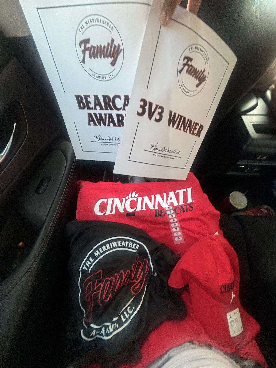 Ihoopken2's tweet photo. I had an amazing time at @GoBearcatsWBB Elite Basketball Camp. I got to learn new things and play with some very talented players. Extremely grateful for this opportunity.@CincyCoachTrina @CincyCoachAJ @CoachBrina_ https://t.co/qB86a8276G