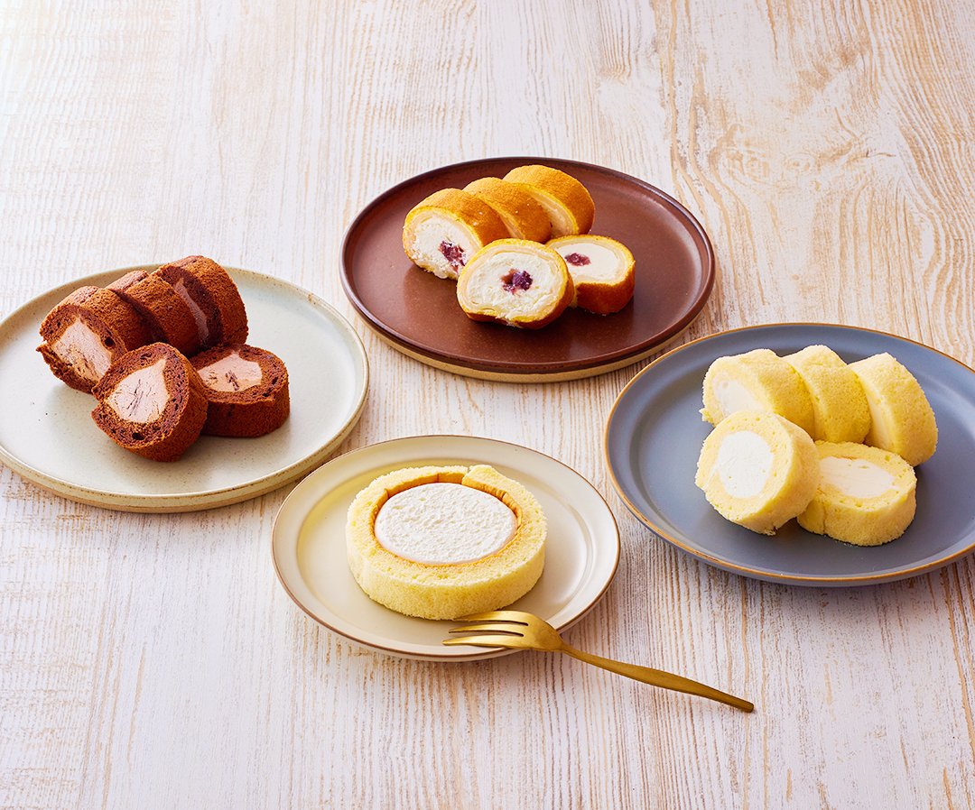 EKIMARU_ALAMODE's tweet image. #エキマルア・ラ・モードJR新大阪店
🎊本日開店🎊
6/27(金)-7/10(木)
『#菓子工房エピナール』

伝統レシピで仕上げたなめらかな口溶けの「トリュフ・オ・ショコラ」、生クリームたっぷりのふわふわ「箕面ロール」など、地元の人気店の味をご賞味ください！

#スイーツ #ロールケーキ #エピナール