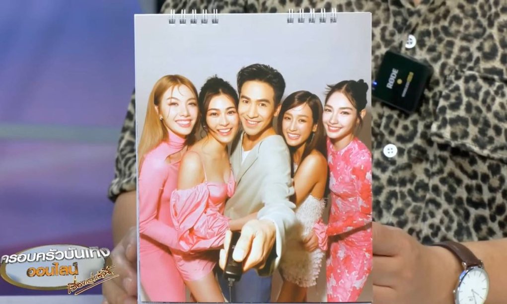 slingradkhaimak's tweet photo. อะ ให้ชาวทวิตเตี้ยนตัดสินเลยว่าภาพนี้มันsexualไหม คือถ้ามองว่าปกติเนี่ยหนูว่าคนที่แปลกไม่ใช่พวกหนูนะ มันไม่เซฟศลป.เลยด้วยซ้ำฟค.ก็แค่เรียกร้องว่ามันsexualเกินไป และมีติ่งของดาราชายมาด่าว่าประสาททำไมกับเรื่องแค่นี้ อ้าวป้า ก็ดูชุดลูกหนูค่ะ ดูท่าโพสต์ด้วย ไม่sexualยังไง ตาหรือหีมอง https://t.co/BYdJcwgMBe