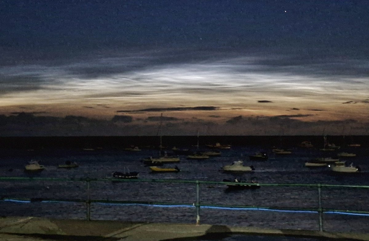 AntonWardPhoto's tweet image. Noctilucent Clouds
#northwales #beautifulwales #holyhead #Anglesey #wales
#wales @Ruth_ITV @ItsYourWales @DerekTheWeather @metoffice @BBCWthrWatchers @Schafernaker @ChrisPage90 @ITVCharlieP @S4Ctywydd @WeatherAisling @StormHour @BBCWthrWatchers @Sue_Charles @SabrinaJayneLee