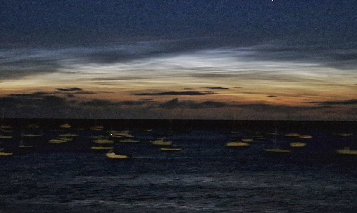 AntonWardPhoto's tweet image. Noctilucent Clouds
#northwales #beautifulwales #holyhead #Anglesey #wales
#wales @Ruth_ITV @ItsYourWales @DerekTheWeather @metoffice @BBCWthrWatchers @Schafernaker @ChrisPage90 @ITVCharlieP @S4Ctywydd @WeatherAisling @StormHour @BBCWthrWatchers @Sue_Charles @SabrinaJayneLee
