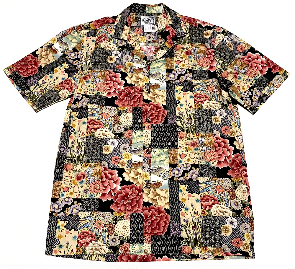 waku2_com's tweet photo. ■掲載商品はこちらからお買い求めいただけます■
https://t.co/iwO4dsiFOR

なんなんすか？今年？
暑くなるの早過ぎません？梅雨どこよ？って感じじゃありません？

まだ6月ですよ。
なのに鬼のようなアロハシャツ日和が続いていますね。
もう既に皆様方におかれましては存分に今年の夏のアロハライフをお楽しみになられているかと思います。

さて、前回のメルマガからまた随分と時間が経ってしまいましたが、
これは以前お伝えした通り店舗リニューアルも並行して行なっているためでございます。

一旦落ち着いたかに見えての前回メルマガ発行だったのですが、
その後やることは増え、再び山積みになりました。手に余るほど溢れました。

倉庫も今までの場所から変更になりまして、
そこへの納品作業も難航していました。

ええ、昔からお付き合いのあるお客様にはよくご存知のこととは思いますが、
ワタクシ事務作業とか正確性を極める作業が大の苦手です。

それはドラえもんがネズミが苦手より上の苦手だと思います。
どうやっても好きになれない。

しかも間違える(笑)

商品を照らし合わせて、、、
SKU番号とかいう謎の数字の羅列と合致しているかを確認し、、、
さらにそれをバーコードで出力して、、、
一つも間違わずに貼り付けて倉庫に送らなきゃ行けない、、、

それはほぼ私がマウンドに上り「ストレートのみで大谷翔平を抑えろ」と同義です。
要するに私には絶対無理なんです(笑)

これが数ヶ月続きましてね。途中かなり病みましてね。
「俺はなんのために生きているんだろう？」
「もしかして生まれてこなければよかった？」
とかまで思い始める始末。心療内科に行って薬までもらって来る始末(笑)

しかしですね、一度着陸には失敗したものの、再着陸には無事に成功した様子です。
ご協力をいただいた皆さんありがとうございました！この場をお借りして御礼申し上げます！

とにかくですね、新作は山ほどあるのに未だ全ては段ボールの中です。

これをね今すぐアップしたいんですけどね。
それアップしたらまたバーコード貼らなきゃならんのですよ！

もう心療内科に行きたくないので(笑)、もう少し先に伸ばしします。
新作をお待ちの皆様にはごめんなさい！

恐らく本当の梅雨明けが来て、
夏のど真ん中頃から夏の終盤にかけての集中アップとなりますので、もう少しお待ちください。

しかし、カカシ！
この状況はアロハシャツ屋としてお客様の期待に背いてしまうということで、
緊急企画を立てました！！

夏のど真ん中でのセール開催でございます！
結構な大セールだと思います。

いずれにしろ、WAKU・WAKUでは異例です。夏のセール。
もしかしたら28年目にして初かもしれません。

https://t.co/9wCGdmkLMz
↑このページにまとめてある商品、
全て30％OFF以上のお値引きで販売しております！

一応丹念に探せばこのまとめページは見つかるのですが、
基本このメルマガからダイレクトでないとかなり見つけ難いと思います。

なのでほぼ常連様のみのシークレットセール、ファミリーセール状態になっています。

ちなみにURLを踏んでいただければお分かりただけると思いますが、
今回のセールは全て楽天市場店内で行います！

売り切れが即時反映できるのがまだ楽天店だけなんです。
自社サイトの本店はまだ即時売り切れが反映ができませんので、
こちらでは対象の全商品全サイズが売り切れとなっておりますのでご注意ください。

本店側が売り切れでも楽天市場店には在庫ありです！！
（※在庫は常時動きますので、売り切れは早目に売り切れになるかと思います。その点はご容赦ください）

とりあえず今日時点ではPARADISE STYLE全商品がセール品として上がっています。
（好評ならば今後商品追加の可能性も大アリです）

平均価格14800円が9800円。
正確には33.78％の割引です。

本当のハワイ製アロハシャツが1万円以下で買えなくなった今。
それは1000円ではほぼランチが食べれなくなって状況と酷似しています。

要するに600円ちょいでランチが食べれるような状況を作りました！！

え？それだけじゃ足りないですって？
イイでしょう！やってやりますよ！負けてられませんよ(何に？w)！！

楽天ポイント10倍も付けちゃいましょう！

今ちょうどお買い物マラソンをしているので、これはかなりお得な条件です。

WAKU・WAKUでアロハシャツだけ買っても43.78％OFFです！
もうほぼ半額です。ランチならば500円台です！！

さらに楽天でお買い物マラソンを走ってみてください。
何店舗で買うかで違いは出てきますが割引率は50％を超えて来ます！
ランチならば400円台です！！

これでどやねん！これでもか！もう無理やで！！
というレベルまでのセールとなっております。

梅雨明けの猛暑はね大体10日じゃないですか？例年は。
で、その頃にはなんとなく夏の終わりを意識するじゃないですか？

金曜日の夜からウキウキの土曜日を過ごしたのに、
日曜日の昼飯ごろには「今週の休みも終わりかぁ」「微妙に憂鬱」っていうね。

あの気分が本当の梅雨明けには感じることがありますが、
今はまだ6月です！忘れないでください。全然6月のど真ん中です！！
ほぼ金曜日の退社時間みたいなもんです！

まだまだウッキウキのワックワクで行きましょう！
アロハシャツをお得に手に入れましょう！
そして来るべき夏の本番に備えましょう！！

ちなみにですね。このセール品は新しい倉庫ではなく以前からの倉庫から発送されます。
タイムラグが少なめな自社在庫発送です！バーコード無しです！

え？もしかしてバーコード貼るの面倒くさくなってのセールじゃないか？って？？？

絶対違います！
神に誓って違います！
多分違います！！(笑)

だからね、買ってください。
もう心療内科のお世話ないなりたくないんですよ。
新倉庫入れずに売り切りたいんですよ(笑)

お願い！かなり割り引いたから買って！
そして私のメンタルを救って！！！！！！

ではでは本日もたくさんのご来店とご注文、心よりお待ちしております！

最後までお読みいただきありがとうございました！
心から感謝します！

■掲載商品はこちらからお買い求めいただけます■
https://t.co/iwO4dsiFOR