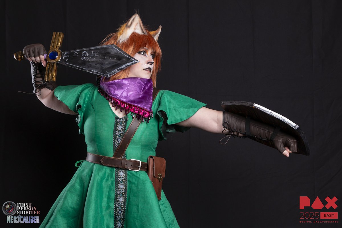 I'll be your hero of the far shore!
This is my favorite shot that @nerdcaliber took of my Tunic cosplay!

#tunic #tuniccosplay