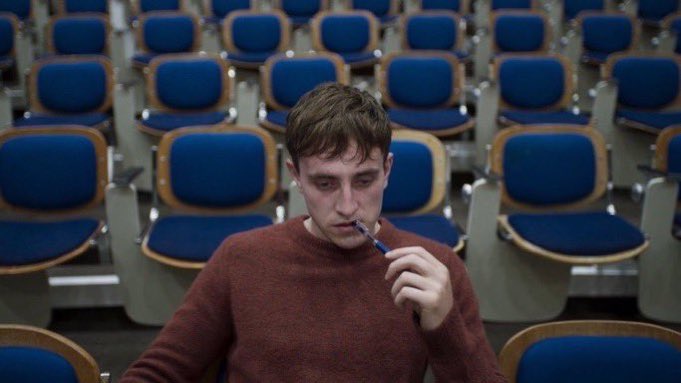 laguwnac's tweet photo. o feriadão acabou e agora eu tenho que encarar de frente a dura realidade que é o final de semestre... https://t.co/SUrop4mYLn