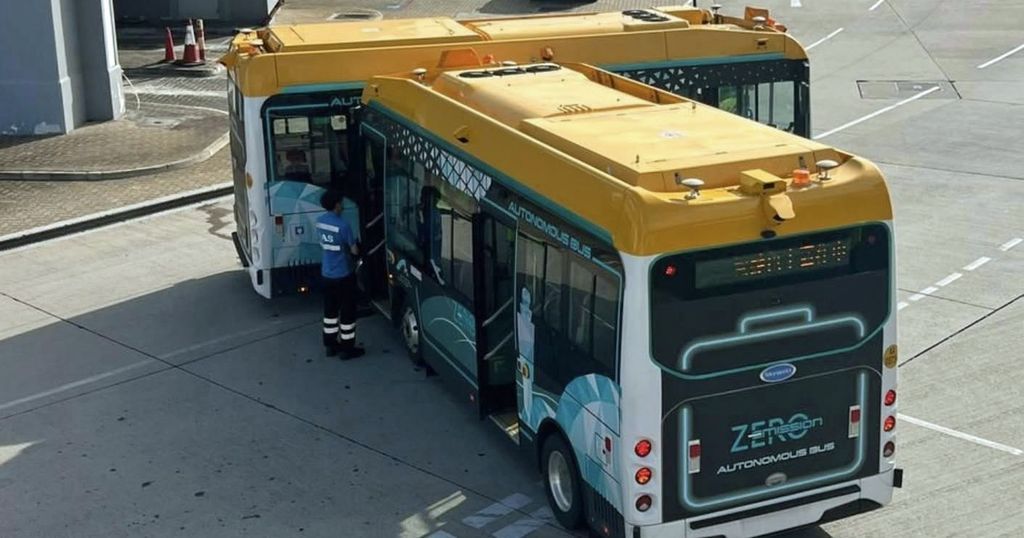 🇭🇰 🛬 🚌 💥 🚌 

Two autonomous buses at HKIA collided at 4.20pm on Sunday.

An Airport Authority HK spokesperson said no passengers were on board at the time, and all driverless buses have been suspended for further inspection.

news.mingpao.com/ins/%e6%b8%af%…