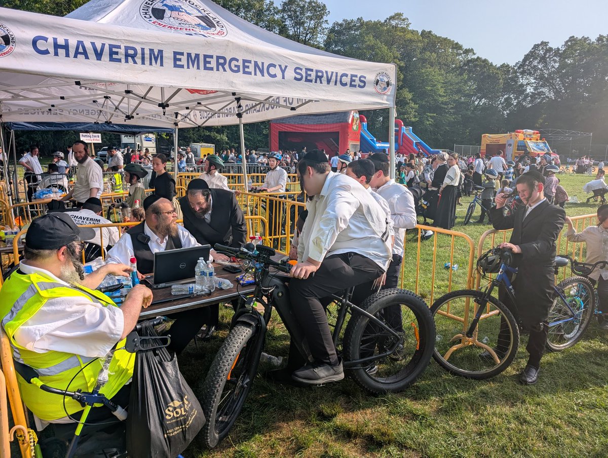 AronWieder's tweet image. Chaverim Kids Safety Day was a great success. We handed out helmets to help keep our kids safe. A special thank you to @RocklandSheriff for bringing the chopper and to everyone who helped make the event possible. @ChaverimRocklnd
