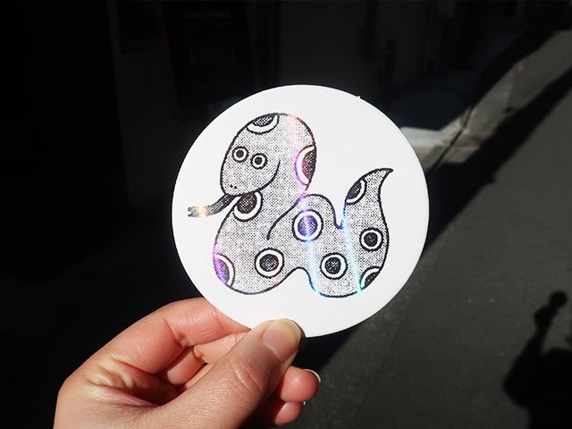 【🕺🏻 シルクスクリーン印刷 💃🏼】

シルクスクリーンでは、印刷面がツヤツヤになる加工やモコモコになる加工、箔加工など、印刷面に質感を作ることもできます！全て作業場でできます🩵

わからない場合は、スタッフがサポートします🌼

詳細や作業場予約はこちら👇
surutoco.jam-p.com