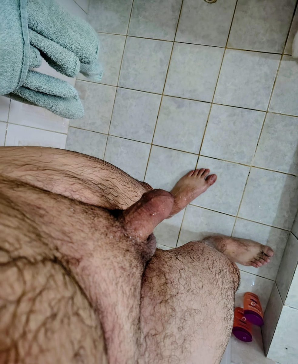 Dan670577421's tweet photo. Recién duchadito y a la cama...quien me acompaña? https://t.co/6CGJXJAkT8