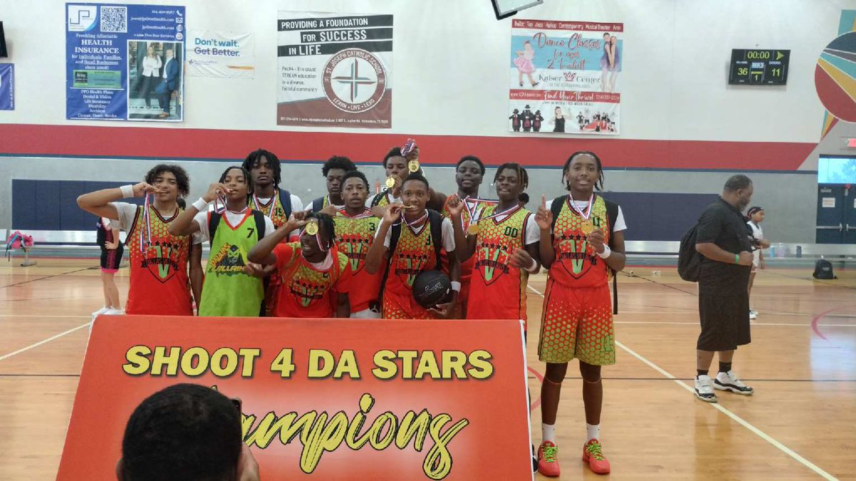 JordanCreeks's tweet photo. Had a tournament in Murphy my team went 3-1 and won the championship and here’s some clips more in the comments #structure #basketball #aau https://t.co/aV6Bu8qvpu