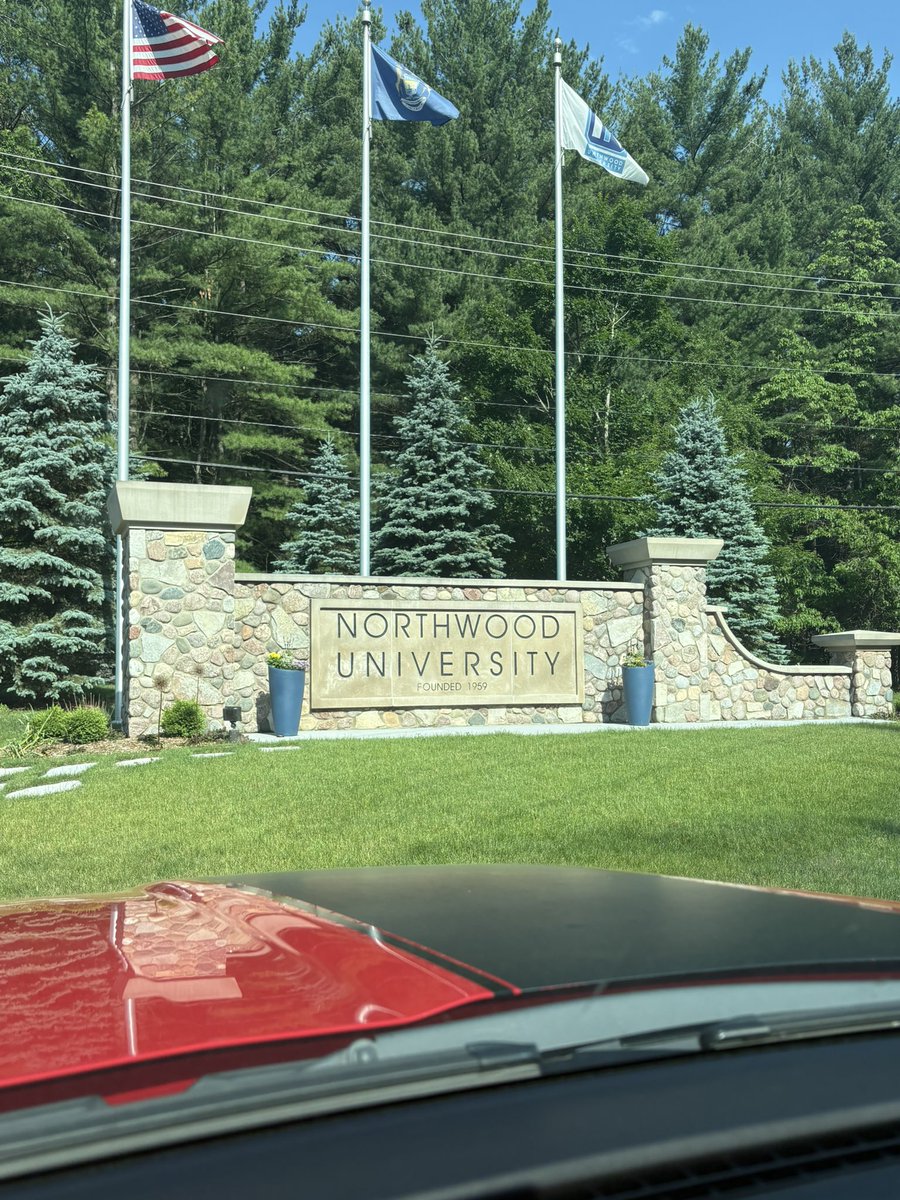 ChaseMilostan4's tweet image. Went to football camp today at the wood. Didn’t have anyone there to get and pics or vids. I wanna thank @CoachJ_Sweeney for the uplifting and positive conversations. The coaches make that place feel like home. I’ll be back to watch y’all eat during the season!🏈 #GoTimberwolves