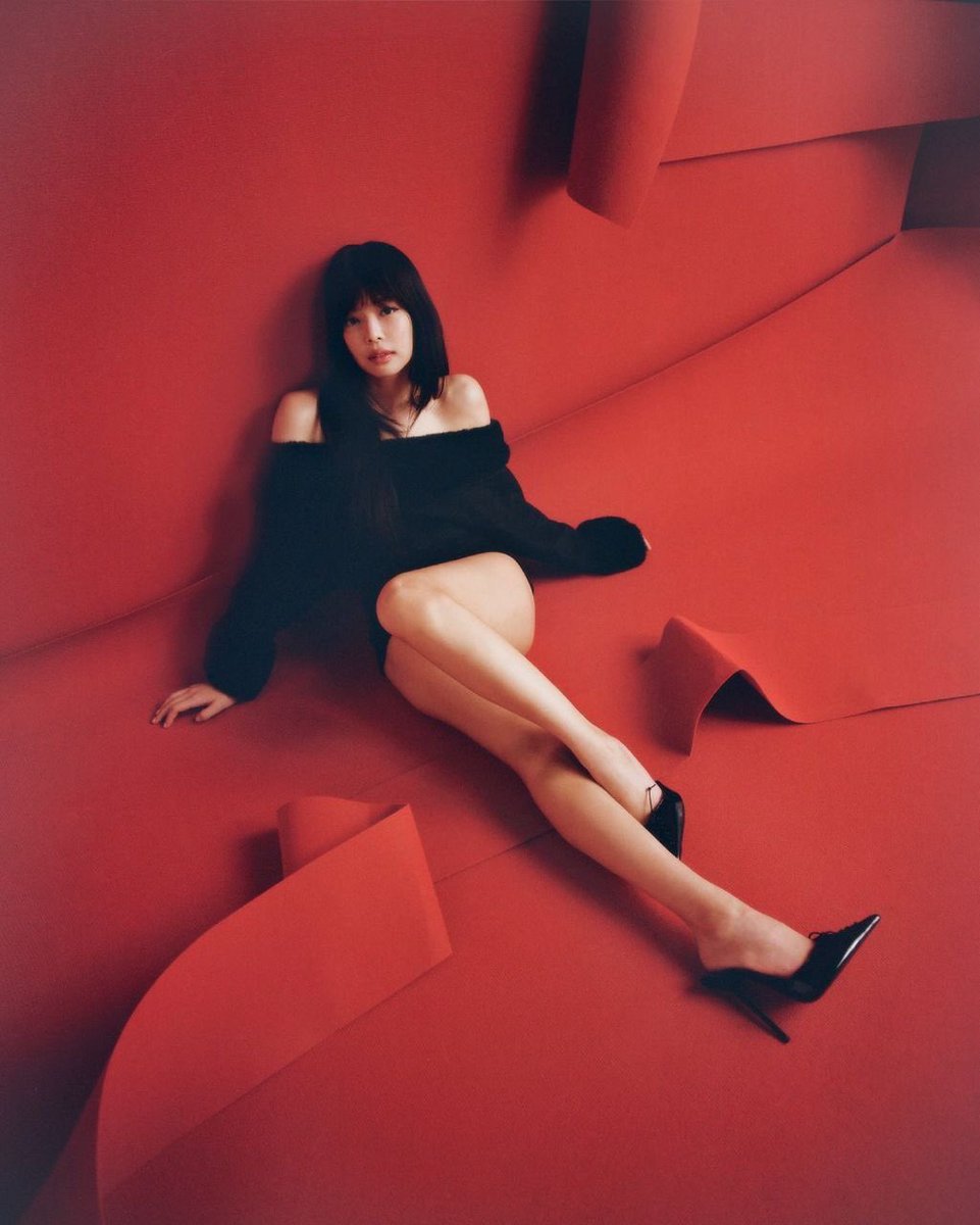 JENNIE becomes the first K-pop soloist in history to surpass 5 billion streams on Spotify and YouTube Music simultaneously